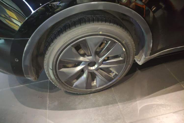 Used Tesla Model Y 2023 Rear-Wheel-Drive Version Right Rear Wheel Hub