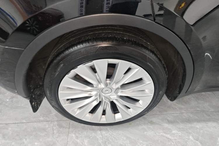 Used Tesla Model Y 2023 Rear-Wheel-Drive Version Right Rear Wheel Hub