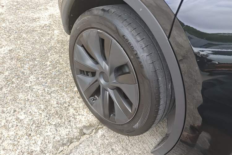 Used Tesla Model Y 2023 Rear-Wheel-Drive Version Right Rear Wheel Hub