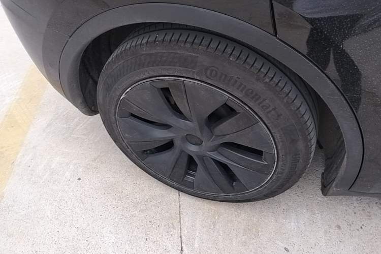 Used Tesla Model Y 2023 Rear-Wheel-Drive Version Right Rear Wheel Hub