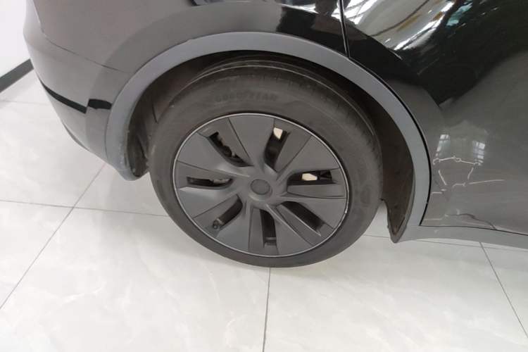 Used Tesla Model Y 2023 Rear-Wheel-Drive Version Right Rear Wheel Hub