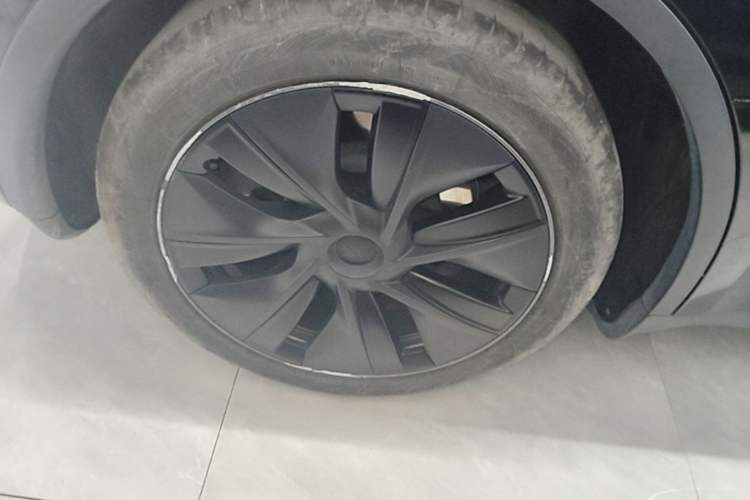 Used Tesla Model Y 2023 Rear-Wheel-Drive Version Right Rear Wheel Hub