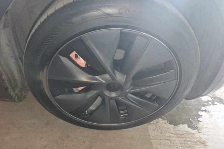 Used Tesla Model Y 2023 Rear-Wheel-Drive Version Right Rear Wheel Hub