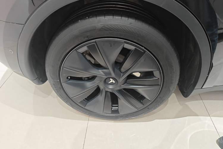 Used Tesla Model Y 2023 Rear-Wheel-Drive Version Right Rear Wheel Hub