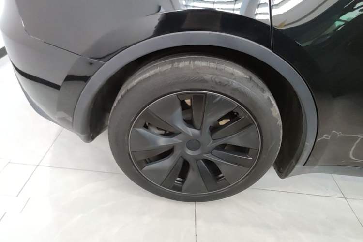 Used Tesla Model Y 2023 Rear-Wheel-Drive Version Right Rear Wheel Hub