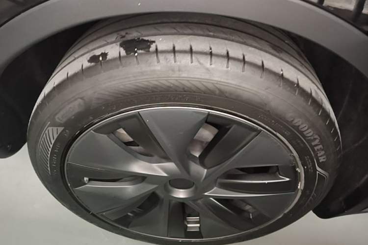 Used Tesla Model Y 2023 Rear-Wheel-Drive Version Right Rear Wheel Hub