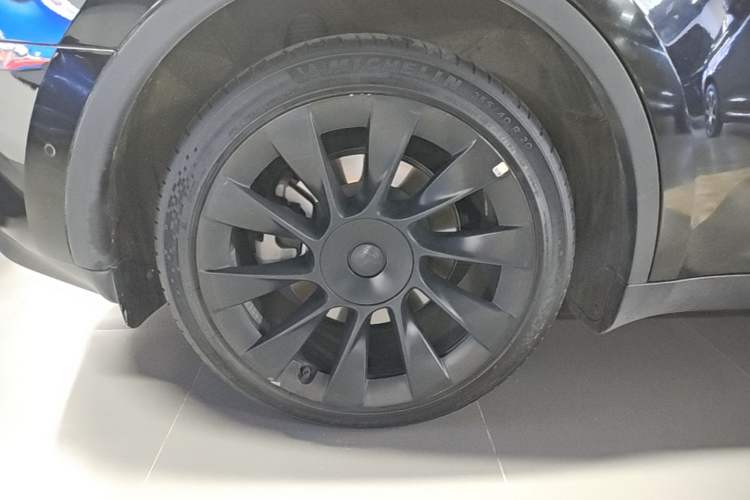 Used Tesla Model Y 2023 Rear-Wheel-Drive Version Right Rear Wheel Hub