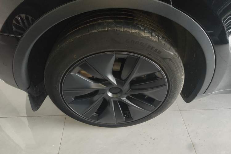 Used Tesla Model Y 2023 Rear-Wheel-Drive Version Right Rear Wheel Hub