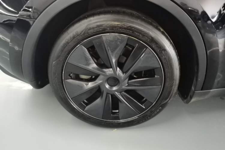 Used Tesla Model Y 2023 Rear-Wheel-Drive Version Right Rear Wheel Hub