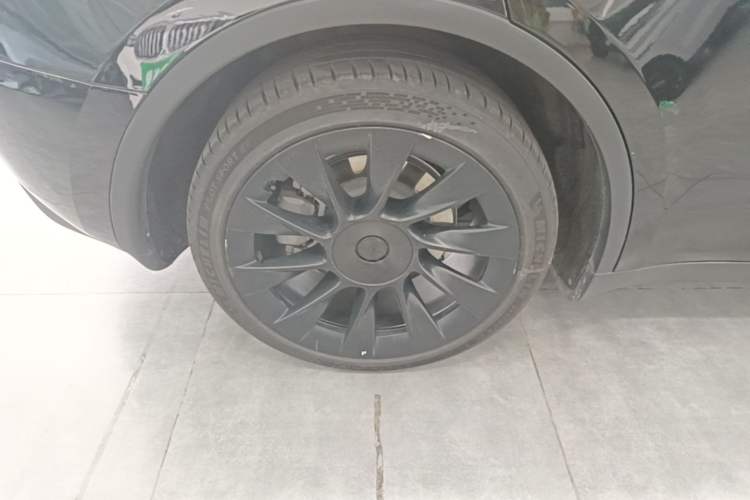Used Tesla Model Y 2023 Rear-Wheel-Drive Version Right Rear Wheel Hub