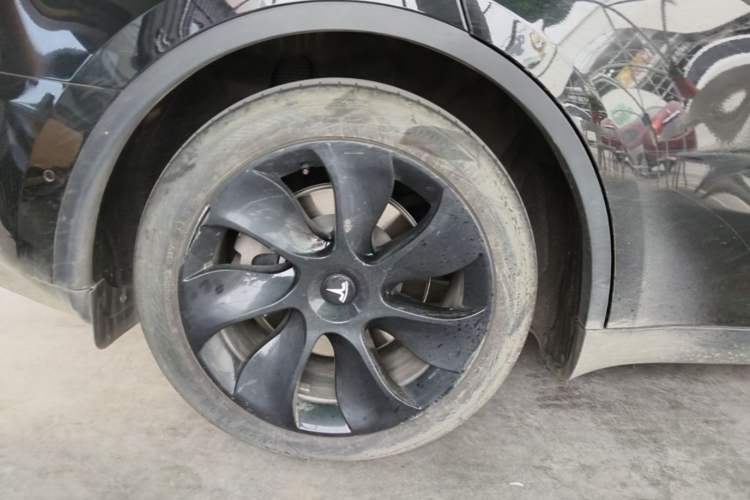 Used Tesla Model Y 2023 Rear-Wheel-Drive Version Right Rear Wheel Hub