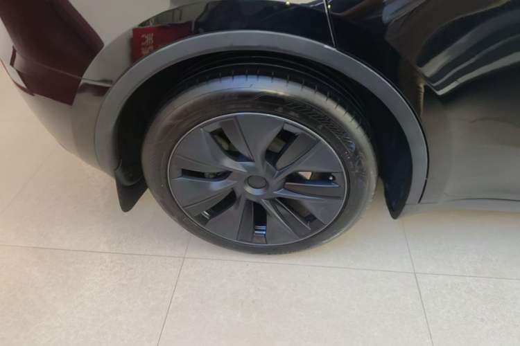 Used Tesla Model Y 2023 Rear-Wheel-Drive Version Right Rear Wheel Hub