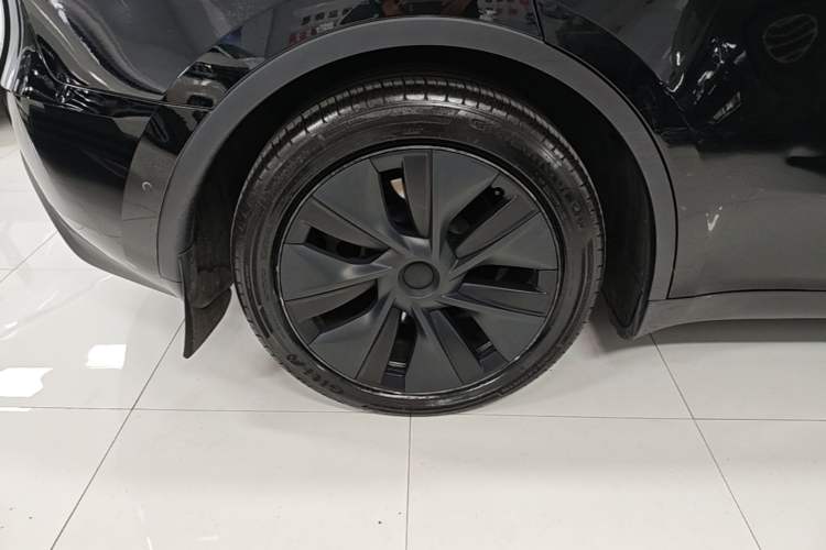 Used Tesla Model Y 2023 Rear-Wheel-Drive Version Right Rear Wheel Hub