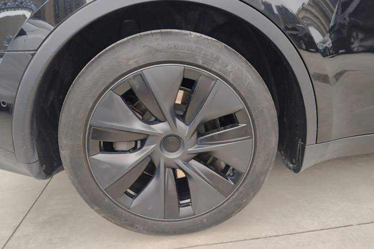 Used Tesla Model Y 2023 Rear-Wheel-Drive Version Right Rear Wheel Hub