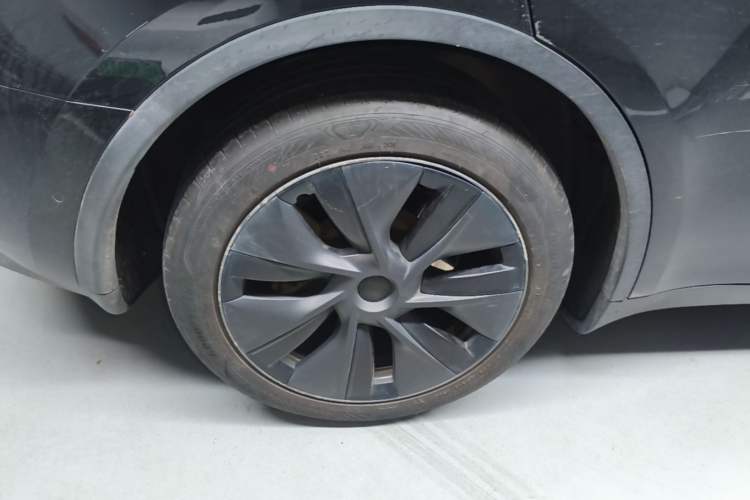 Used Tesla Model Y 2023 Rear-Wheel-Drive Version Right Rear Wheel Hub