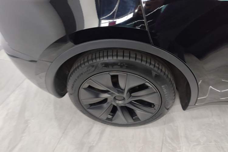 Used Tesla Model Y 2023 Rear-Wheel-Drive Version Right Rear Wheel Hub