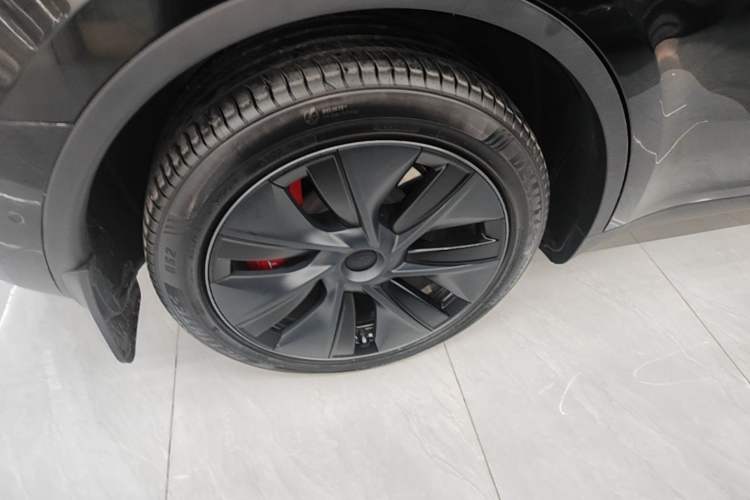 Used Tesla Model Y 2023 Long-Range All-Wheel-Drive Version Right Rear Wheel Hub