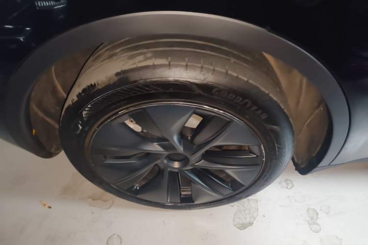 Used Tesla Model Y 2023 Rear-Wheel-Drive Version Right Rear Wheel Hub