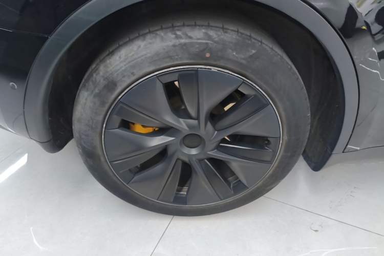 Used Tesla Model Y 2023 Rear-Wheel-Drive Version Right Rear Wheel Hub
