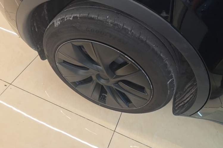 Used Tesla Model Y 2023 Rear-Wheel-Drive Version Right Rear Wheel Hub