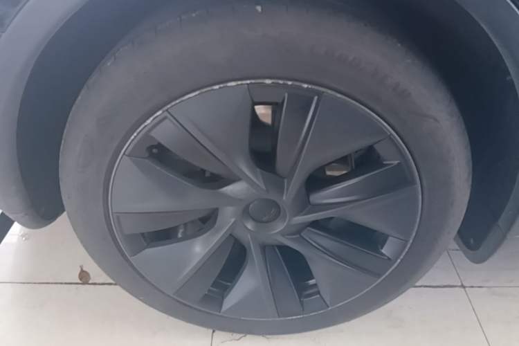 Used Tesla Model Y 2023 Rear-Wheel-Drive Version Right Rear Wheel Hub