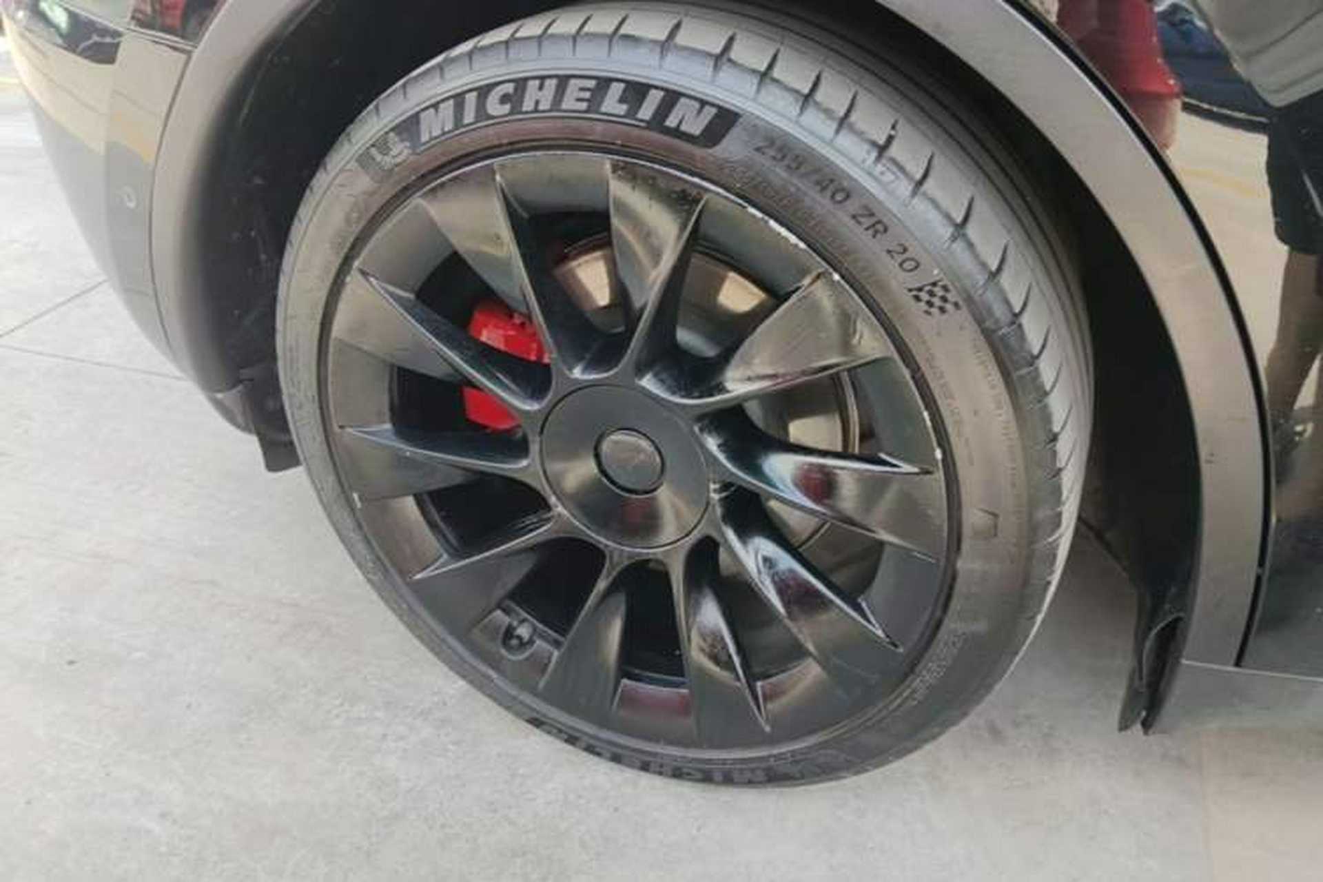 Used Tesla Model Y 2023 Rear-Wheel-Drive Version Right Rear Wheel Hub