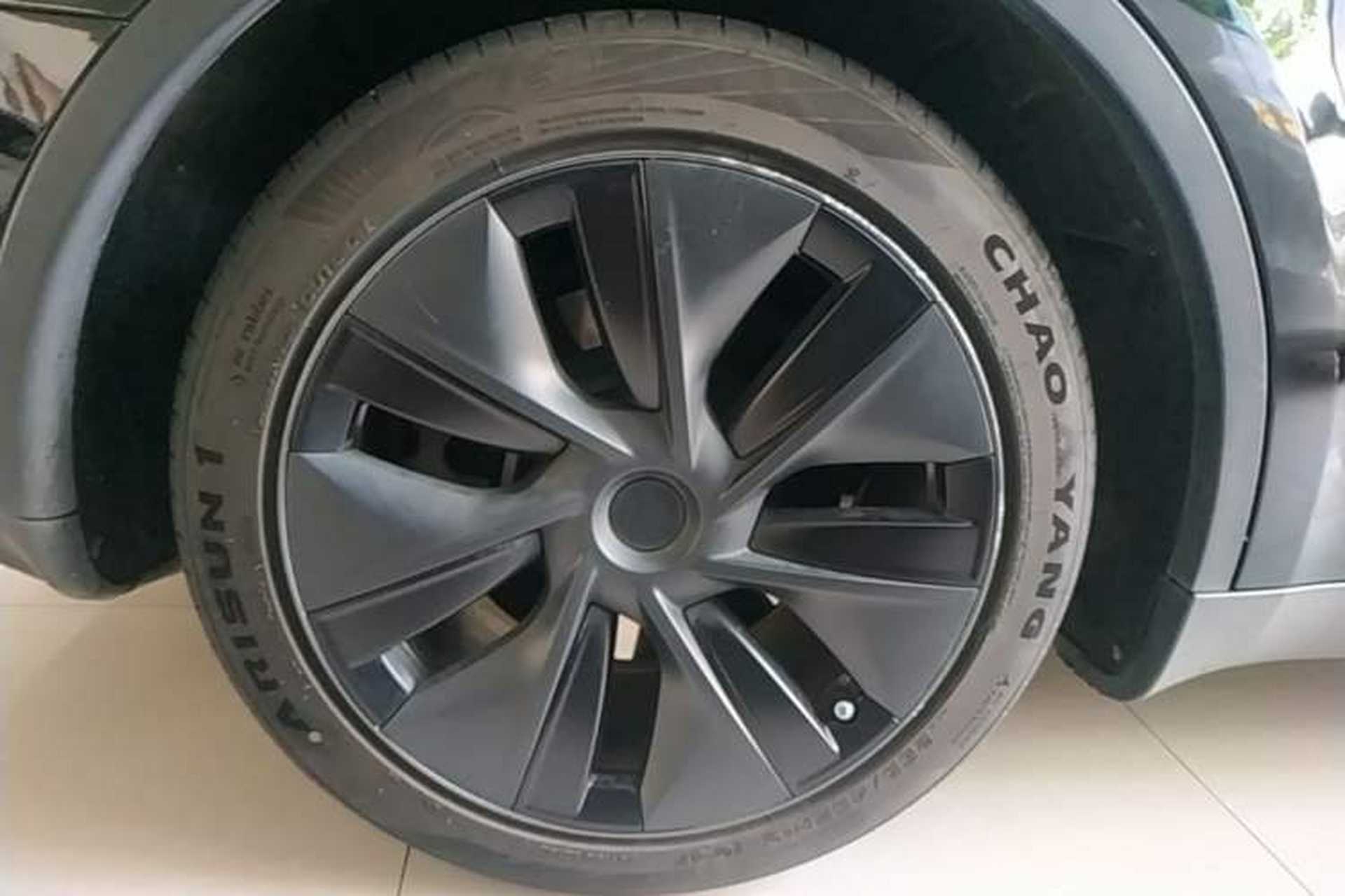 Used Tesla Model Y 2023 Rear-Wheel-Drive Version Right Rear Wheel Hub