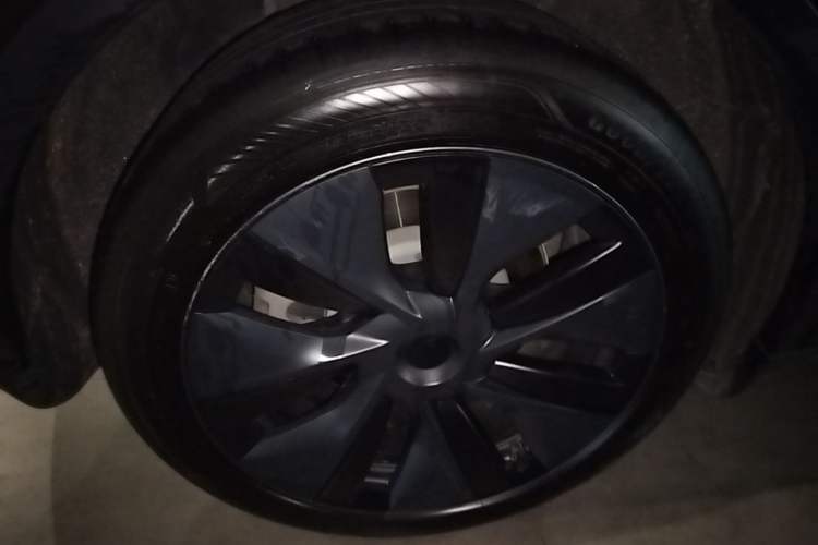 Used Tesla Model Y 2023 Rear-Wheel-Drive Version Right Rear Wheel Hub