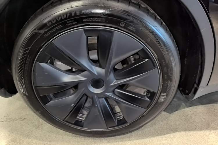Used Tesla Model Y 2023 Rear-Wheel-Drive Version Right Rear Wheel Hub