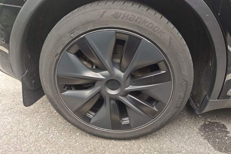 Used Tesla Model Y 2023 Long-Range All-Wheel-Drive Version Right Rear Wheel Hub