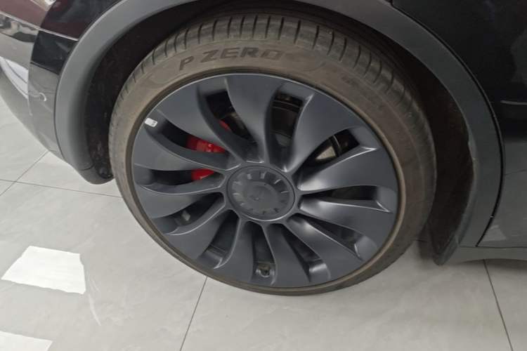Used Tesla Model Y 2023 High-Performance All-Wheel-Drive Version Right Rear Wheel Hub