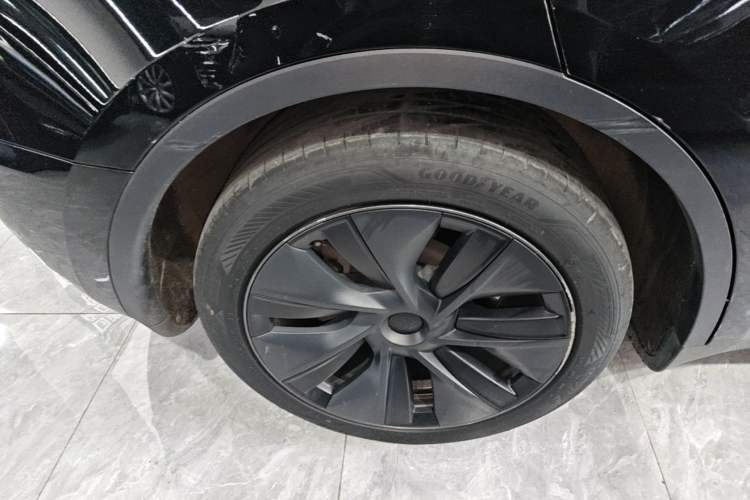 Used Tesla Model Y 2023 Rear-Wheel-Drive Version Right Rear Wheel Hub