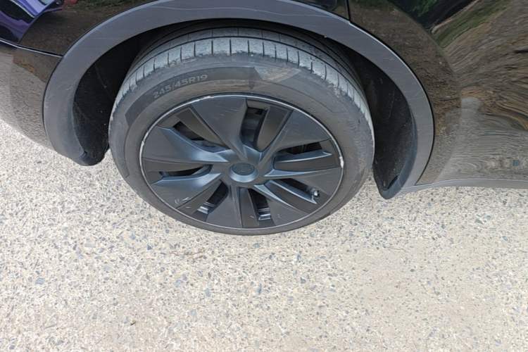 Used Tesla Model Y 2023 Rear-Wheel-Drive Version Right Rear Wheel Hub