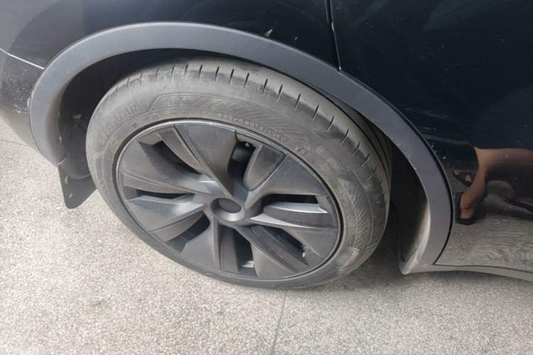 Used Tesla Model Y 2023 Rear-Wheel-Drive Version Right Rear Wheel Hub