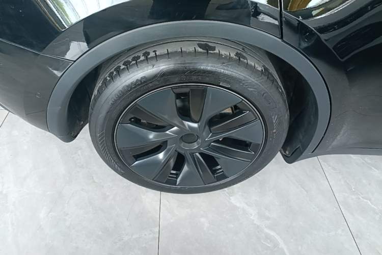 Used Tesla Model Y 2023 Rear-Wheel-Drive Version Right Rear Wheel Hub
