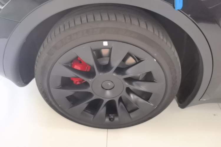 Used Tesla Model Y 2023 Rear-Wheel-Drive Version Right Rear Wheel Hub