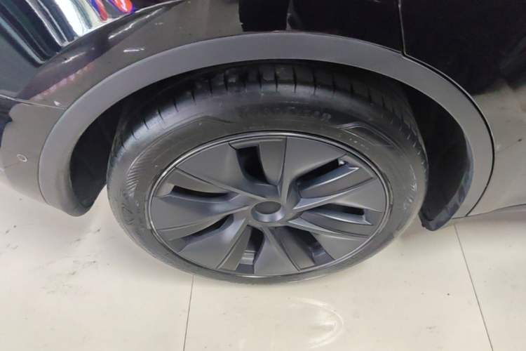 Used Tesla Model Y 2023 Rear-Wheel-Drive Version Right Rear Wheel Hub