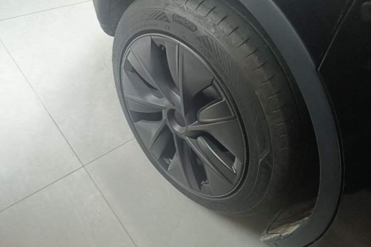 Used Tesla Model Y 2023 Rear-Wheel-Drive Version Right Rear Wheel Hub