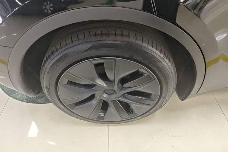 Used Tesla Model Y 2023 Rear-Wheel-Drive Version Right Rear Wheel Hub