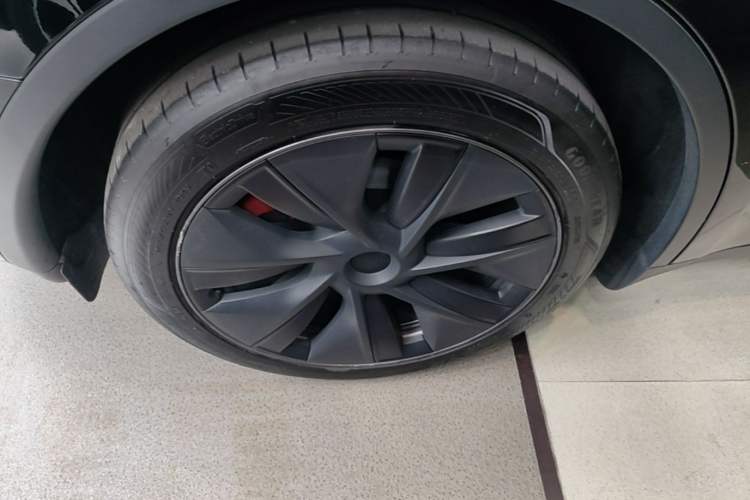 Used Tesla Model Y 2023 Rear-Wheel-Drive Version Right Rear Wheel Hub