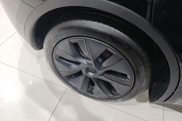 Used Tesla Model Y 2023 Rear-Wheel-Drive Version Right Rear Wheel Hub