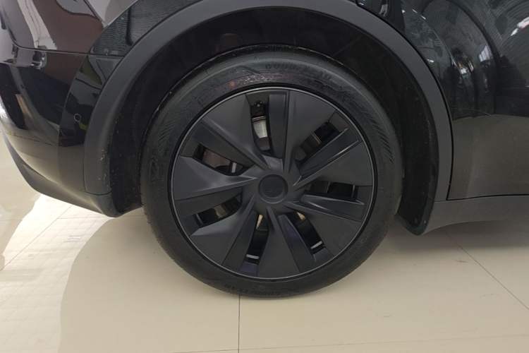 Used Tesla Model Y 2023 Rear-Wheel-Drive Version Right Rear Wheel Hub