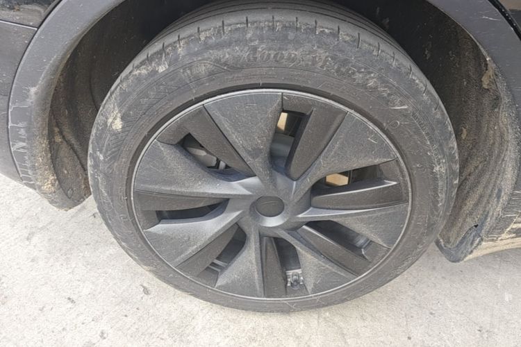 Used Tesla Model Y 2023 Rear-Wheel-Drive Version Right Rear Wheel Hub