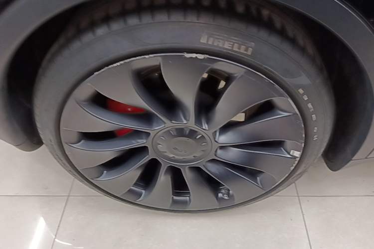 Used Tesla Model Y 2023 High-Performance All-Wheel-Drive Version Right Rear Wheel Hub