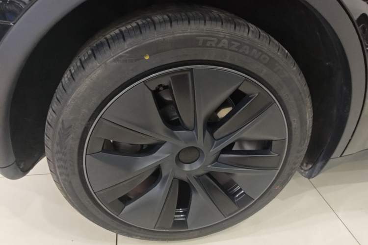 Used Tesla Model Y 2023 Rear-Wheel-Drive Version Right Rear Wheel Hub