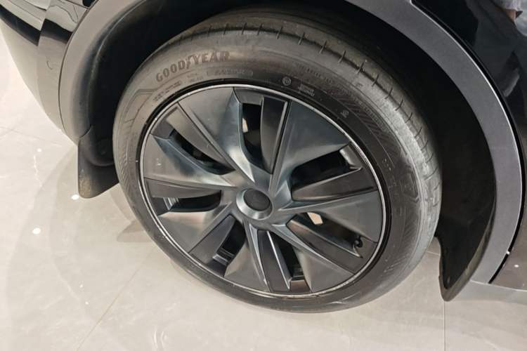 Used Tesla Model Y 2023 Rear-Wheel-Drive Version Right Rear Wheel Hub