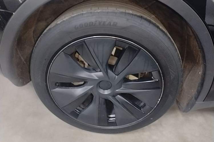 Used Tesla Model Y 2023 Rear-Wheel-Drive Version Right Rear Wheel Hub