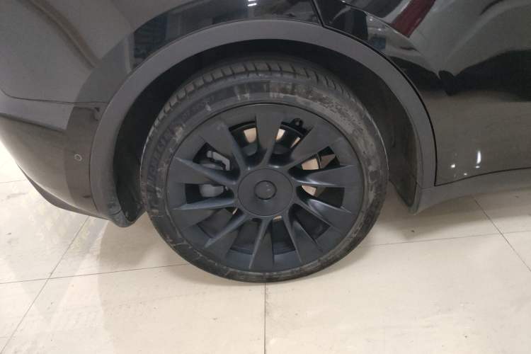 Used Tesla Model Y 2023 Rear-Wheel-Drive Version Right Rear Wheel Hub