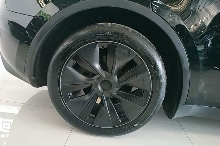 Used Tesla Model Y 2023 Rear-Wheel-Drive Version Right Rear Wheel Hub