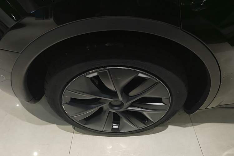 Used Tesla Model Y 2023 Rear-Wheel-Drive Version Right Rear Wheel Hub